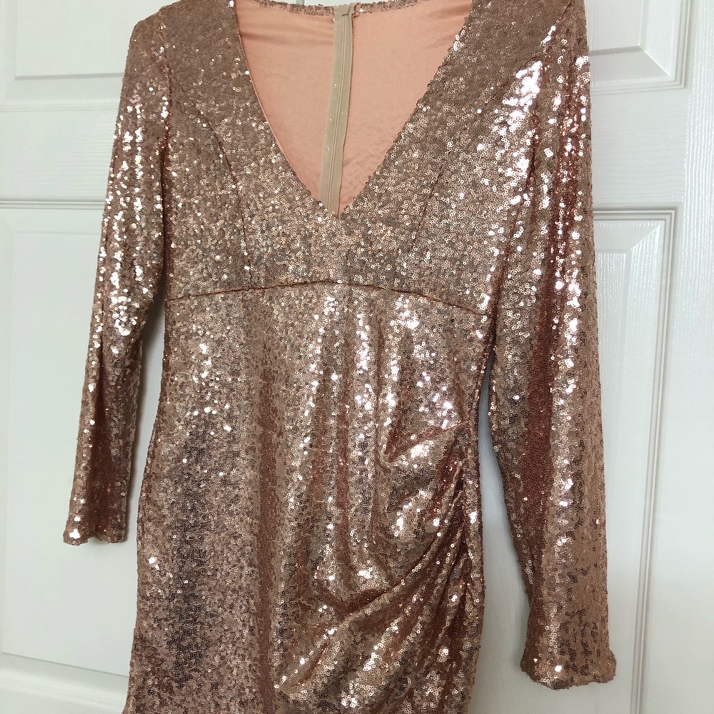 Evening holiday size large (95% polyester & 5% spandex) in Rose gold color.